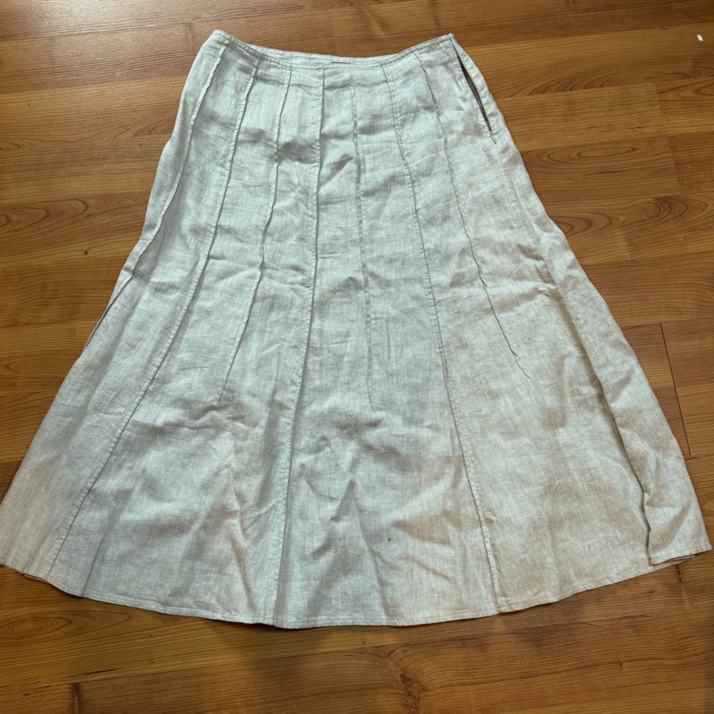J Jill skirt. Grey with silver metallic threads. Size 8 petite